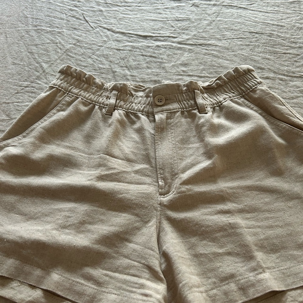 Hollister Women's Beige Shorts